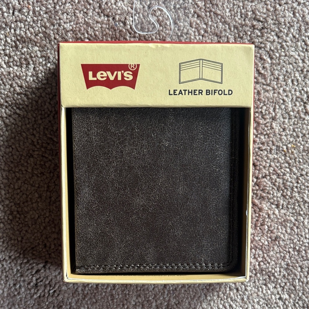 Levi’s Men’s Bifold wallet leather NWT